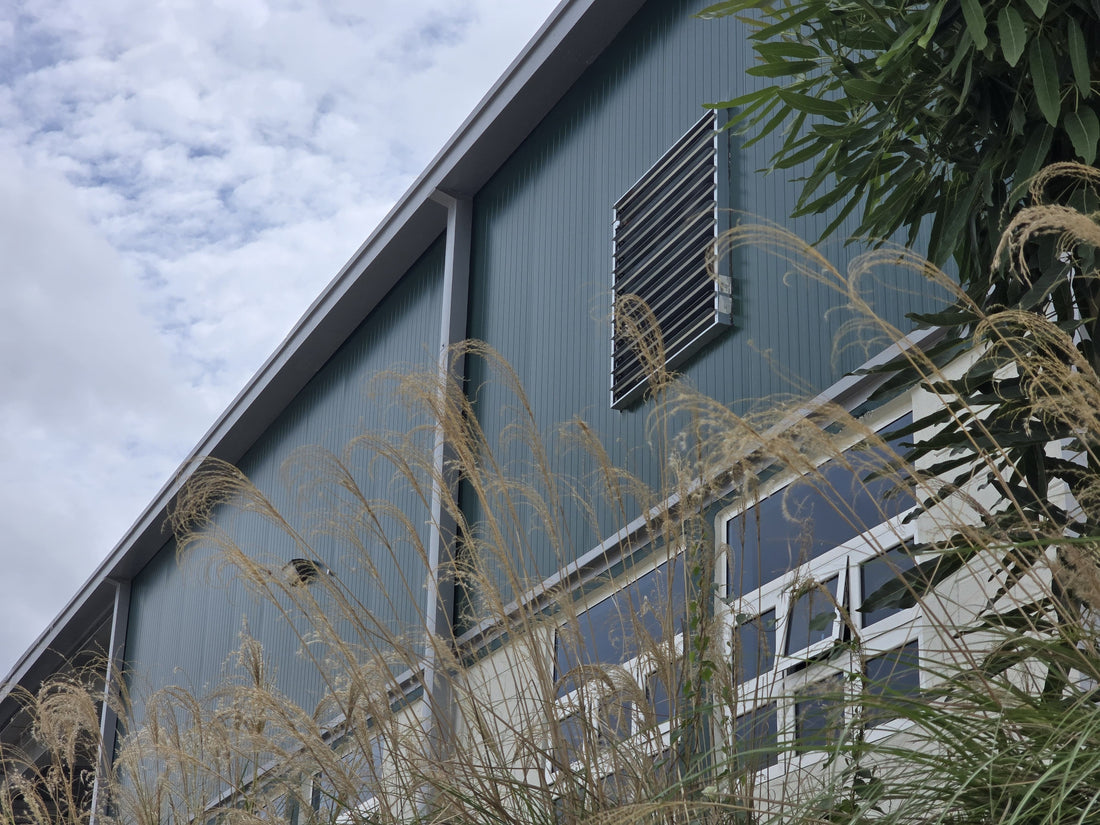 Reducción de humedad relativa con ventilación HVLS y extractores Anemoi